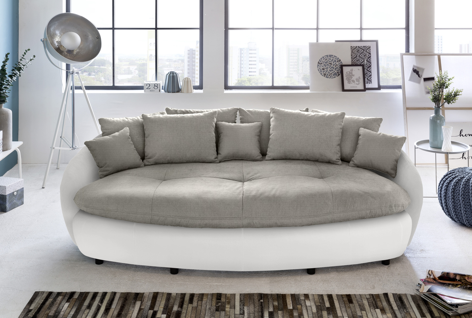 Big-Sofa - hellgrau-weiß - mit Kissen
