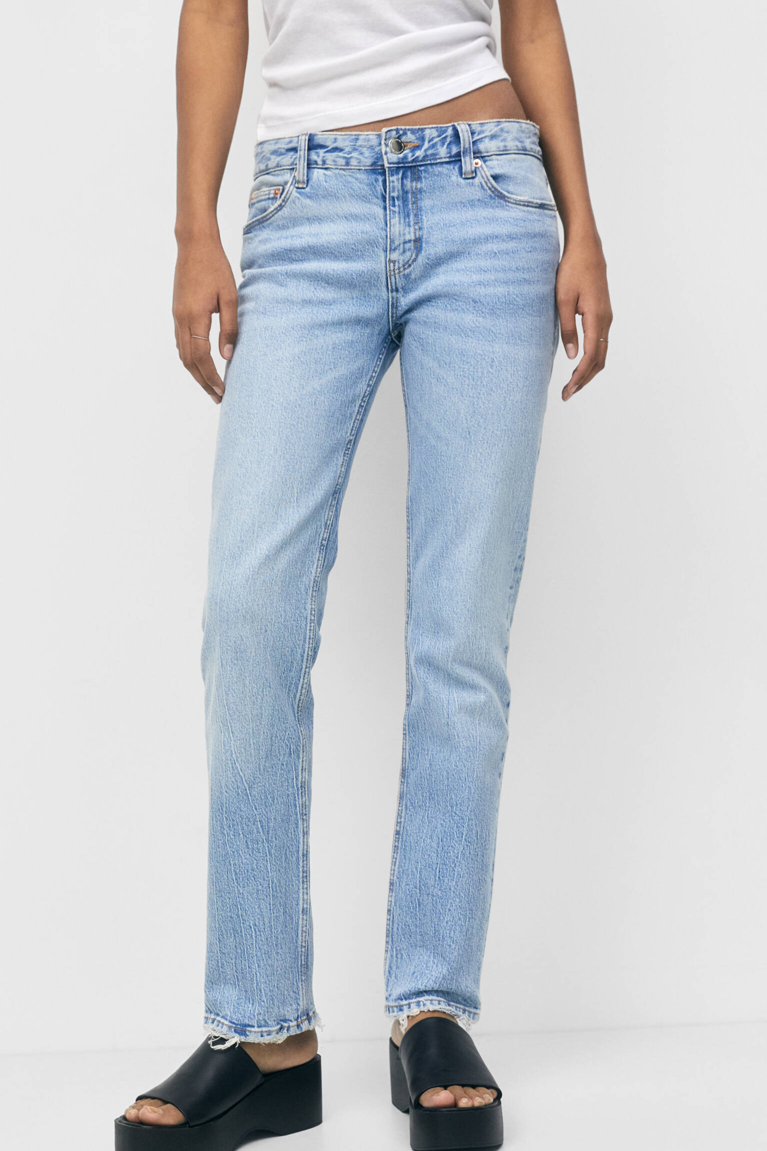 CALÇA JEANS SLIM DE CINTURA BAIXA - AZUL CLARO