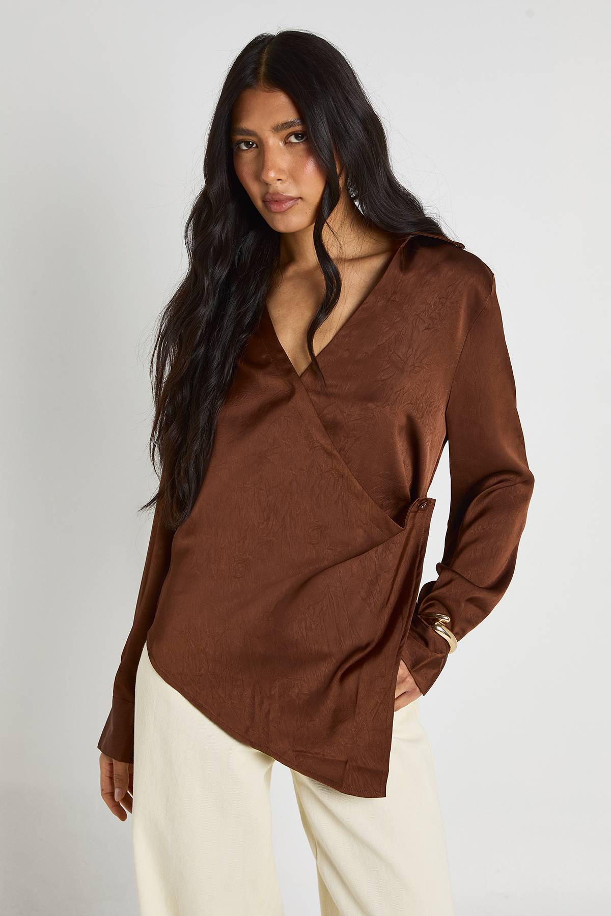 boohoo Haut Tall À Manches Longues Avec Devant Cache-cœur