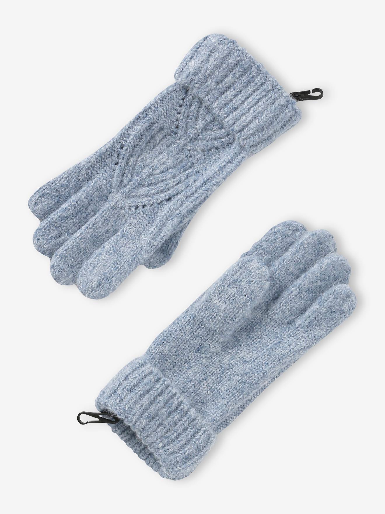 Conjunto de gorro, cachecol tubular e luvas em tricô com textura de bolinhas rosa médio.