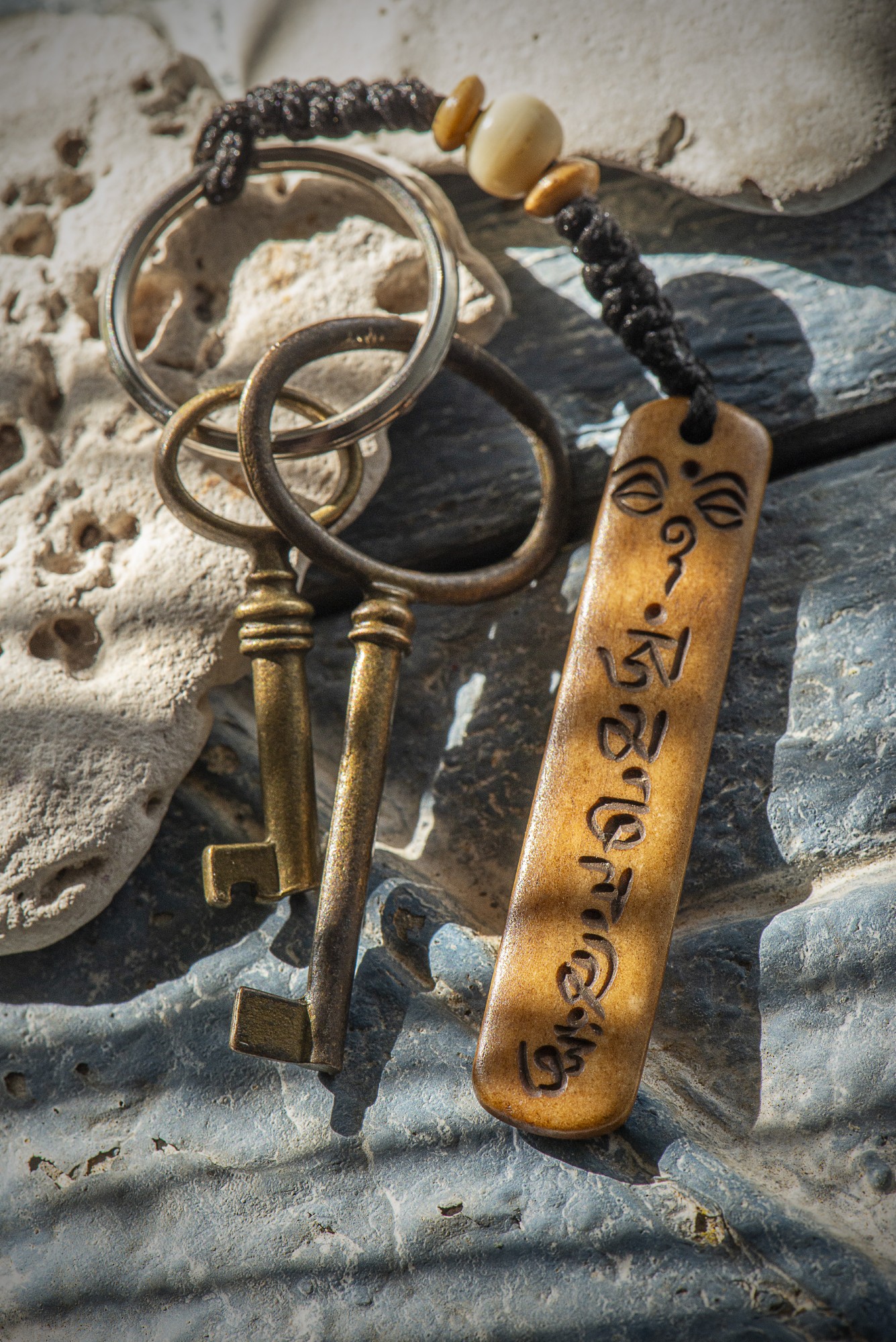 Schlüsselanhänger aus Büffelknochen, 12 verschiedene Motive, T 7 cm, B 3 cm günstig bestellen