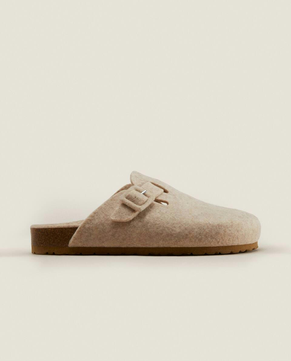 Chinelo Mule de feltro com fivela revestida