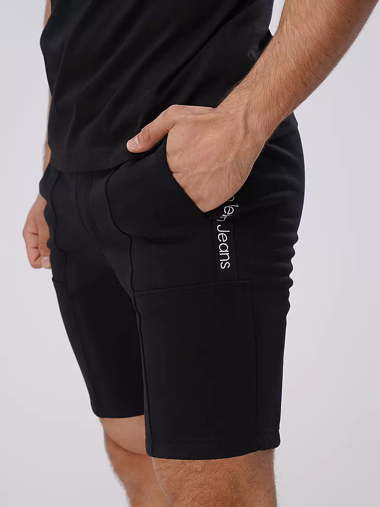 CALVIN KLEIN JEANS Sweatshorts schwarz