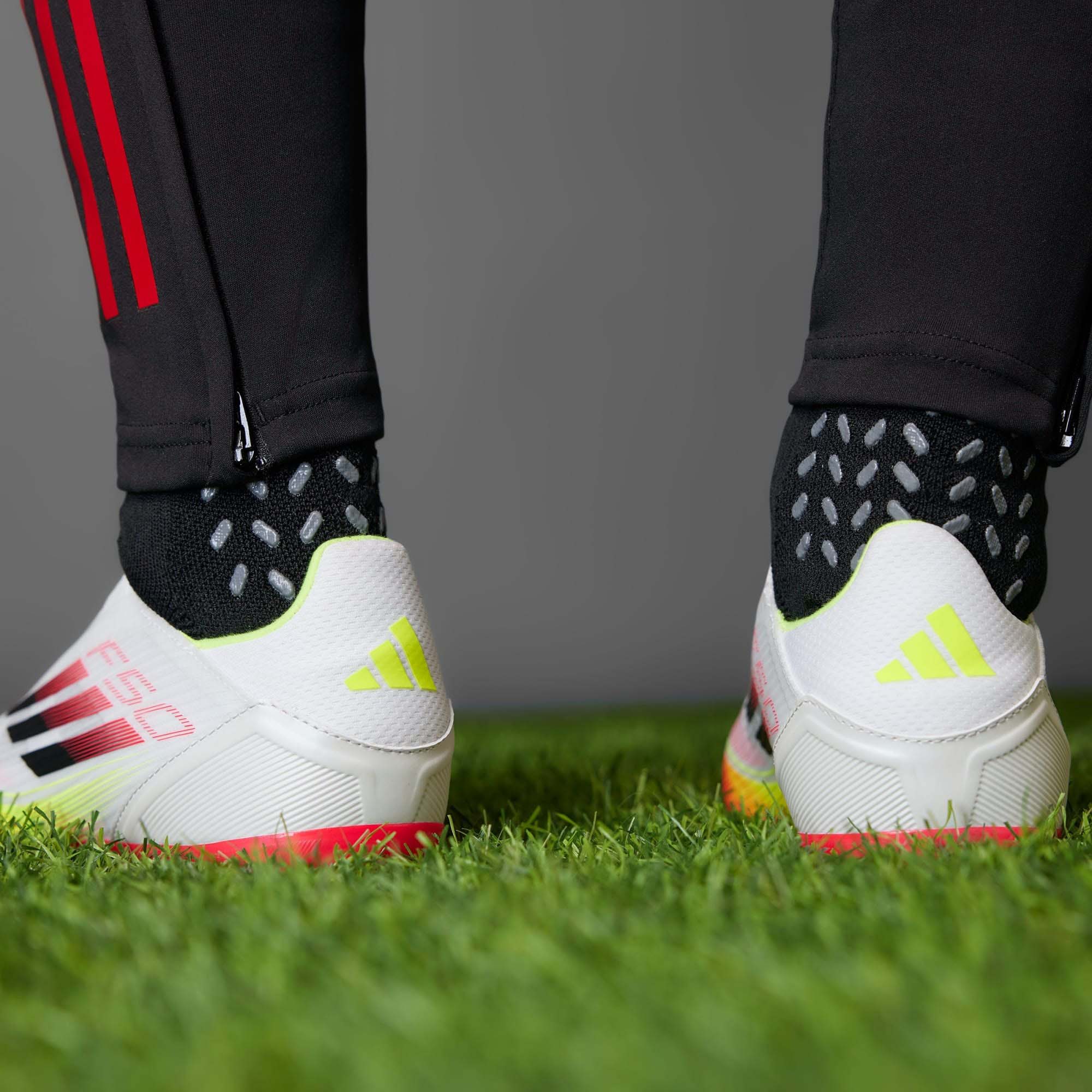 F50 League LL FG/MG Cloud White/Core Black/Solar Yellow