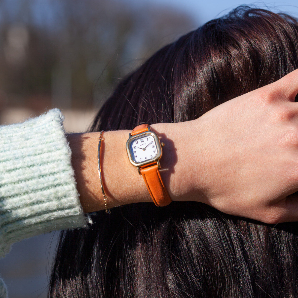 Montre femme dorée bracelet cuir marron clair