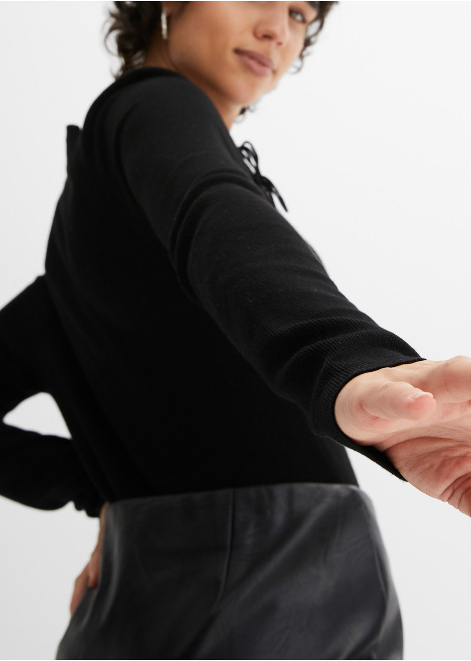 Pull à laçage