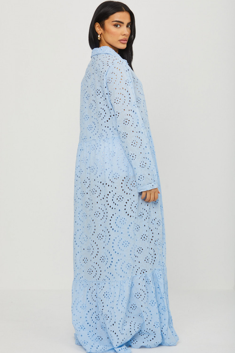 Robe chemise bleue en crochet évasé