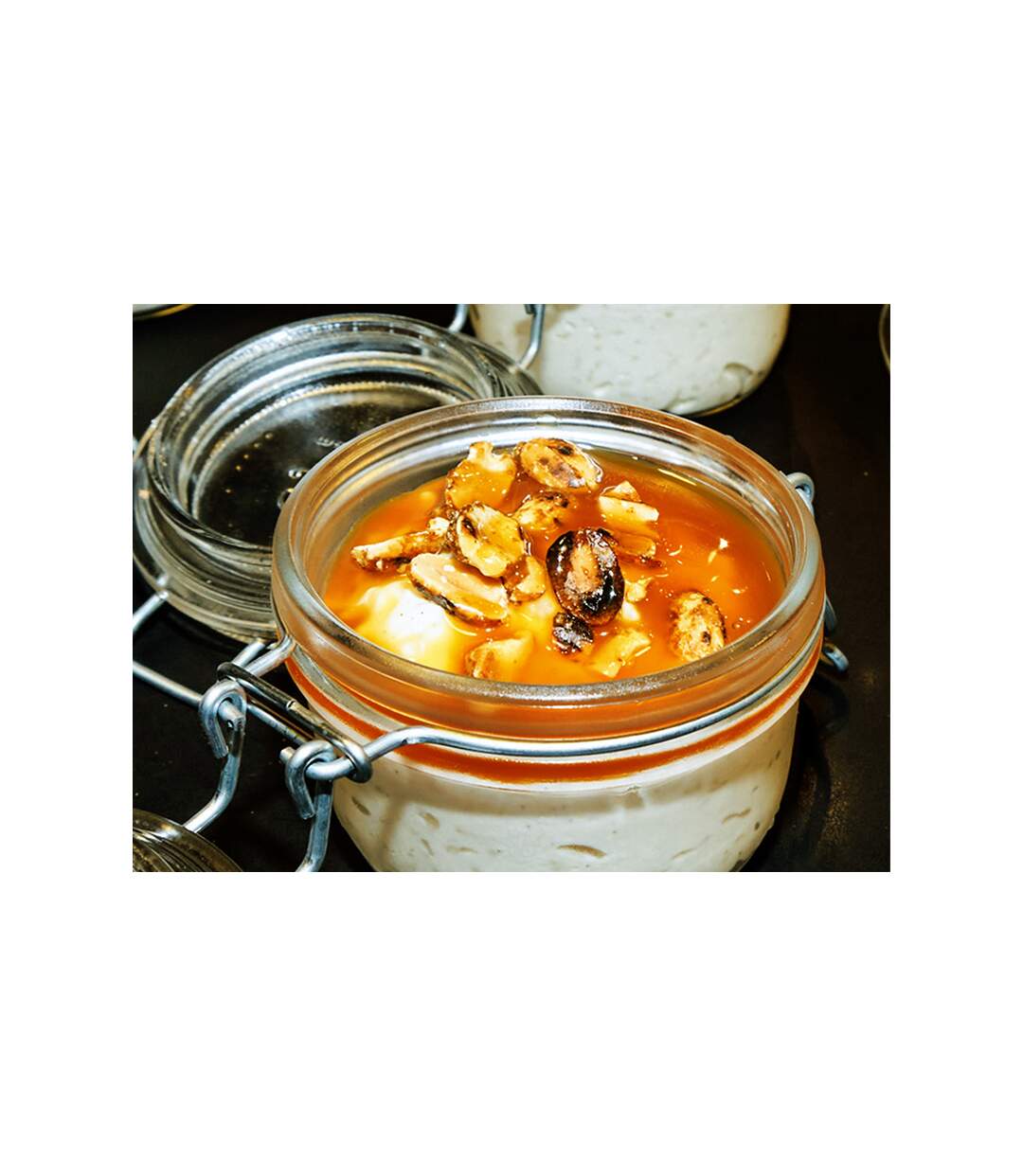 Croisière gourmande d’1h45 sur la Seine avec dîner Menu 3 plats sur le Paris en Scène - SMARTBOX - Coffret Cadeau Gastronomie