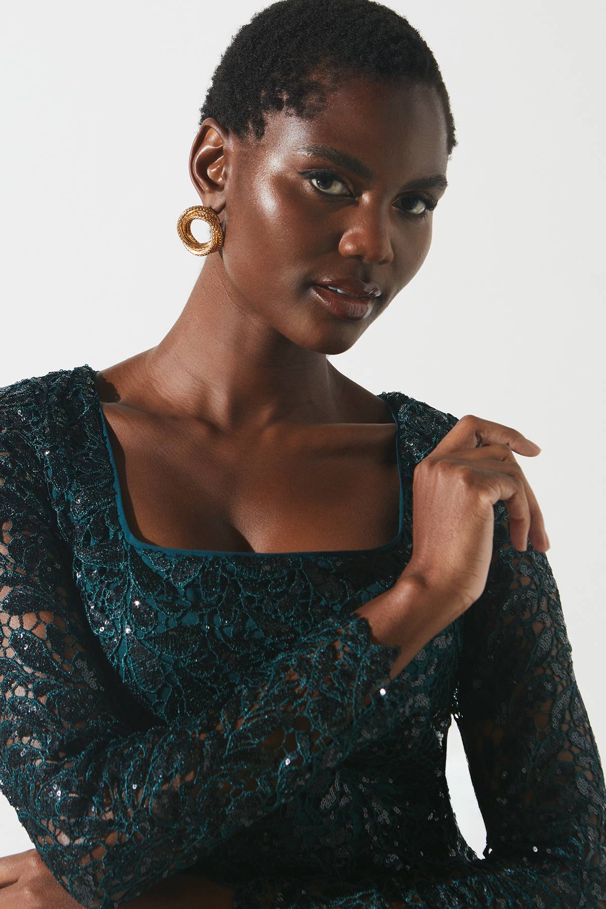Coast Robe Mi-Longue à Manches Longues en Dentelle Sequins de Soirée