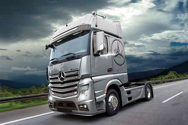 Italeri - Mercedes Benz Actros Mp Gigaspace - 1:24 - 3905