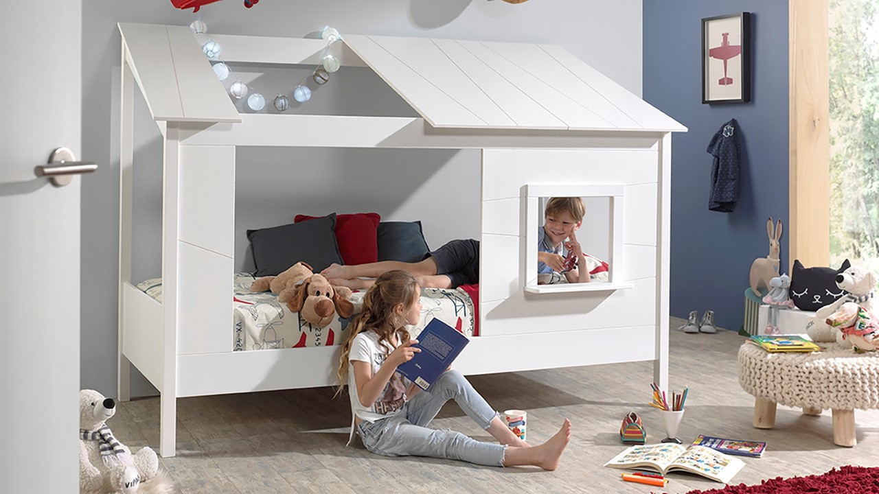 Bed HuisBed inclusief voorpaneel en half dak wit