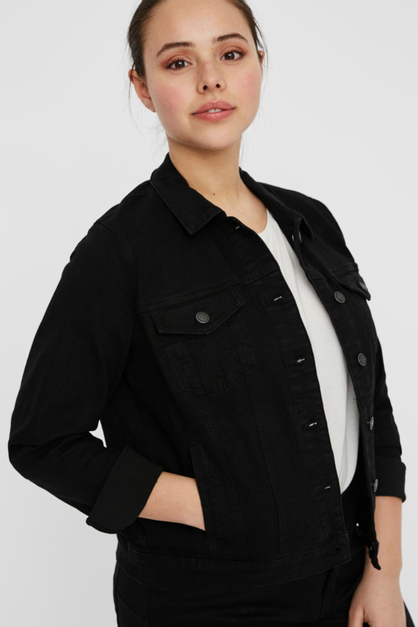 Jaqueta jeans plus size - Preta