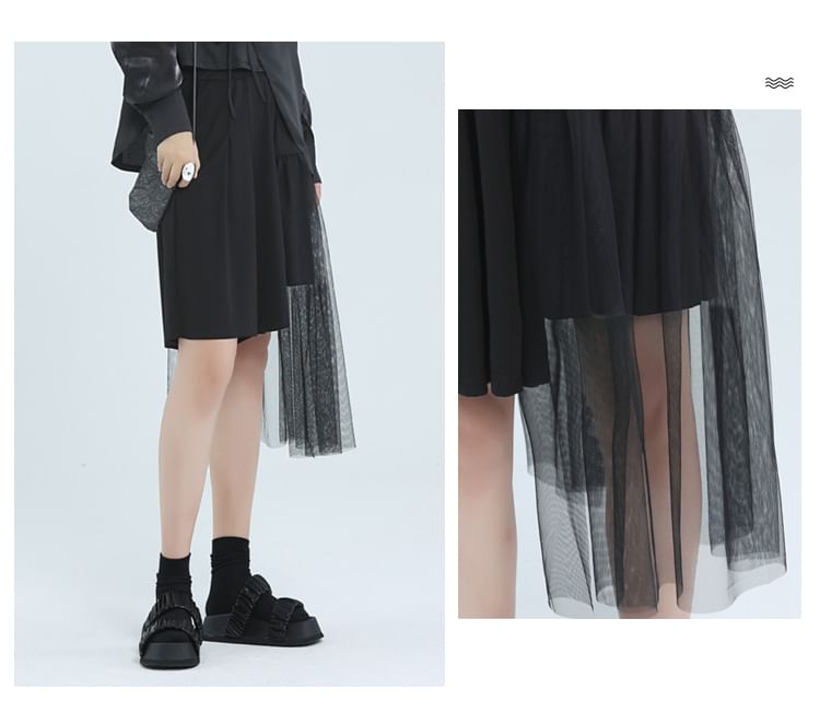 SIMPLE BLACK - Asymmetrische shorts met middelhoge taille