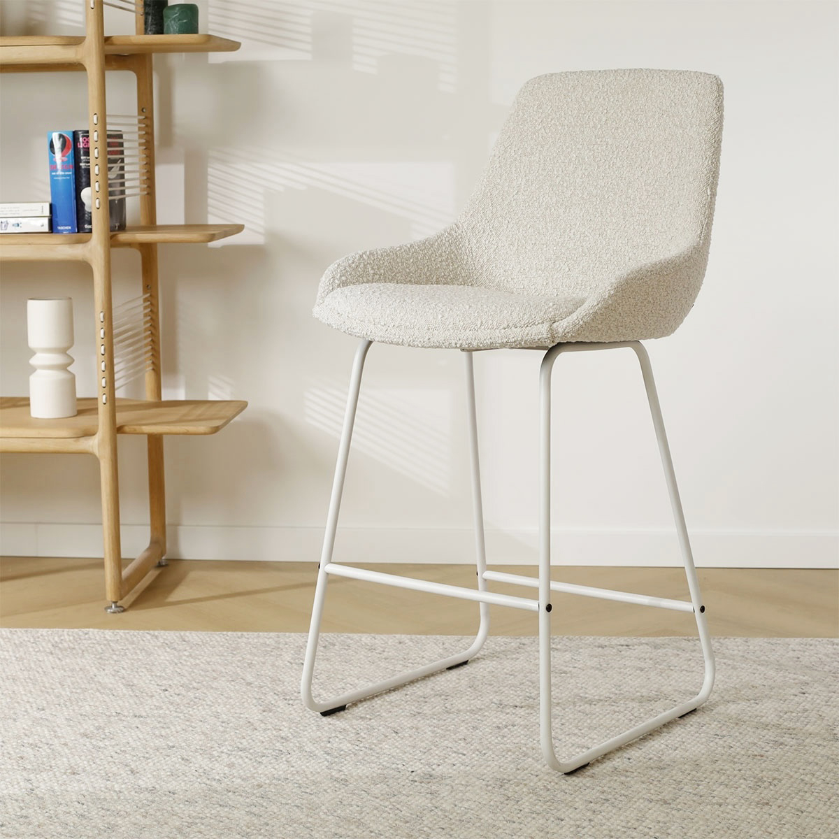 Barkruk Nino-Isa bouclé beige - wit onderstel - 65 cm