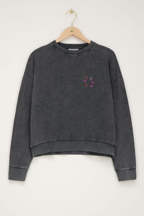 Donkergrijze sweater met roze l'amour