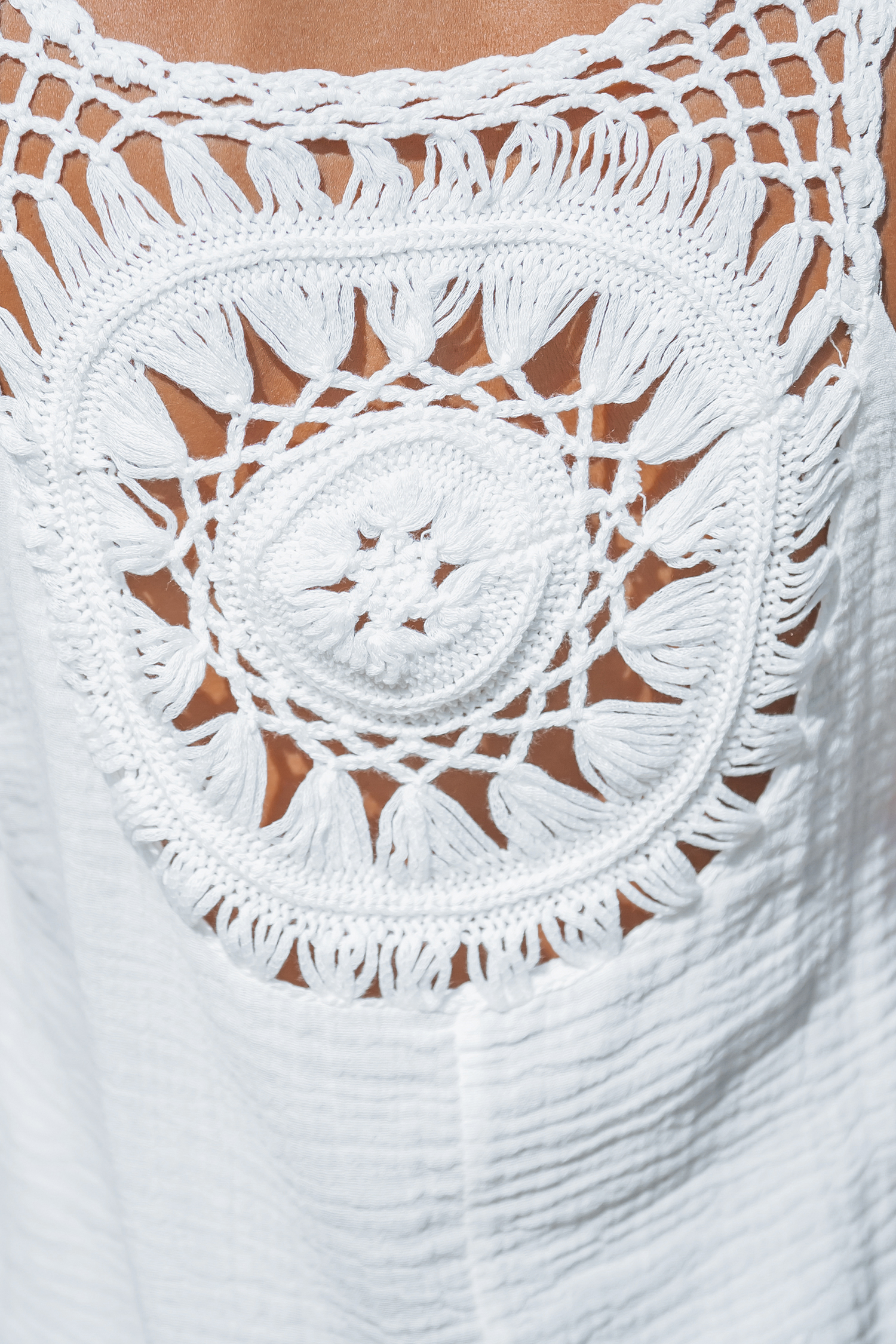 Robe cover up en pur coton sans manches en crochet ruchée