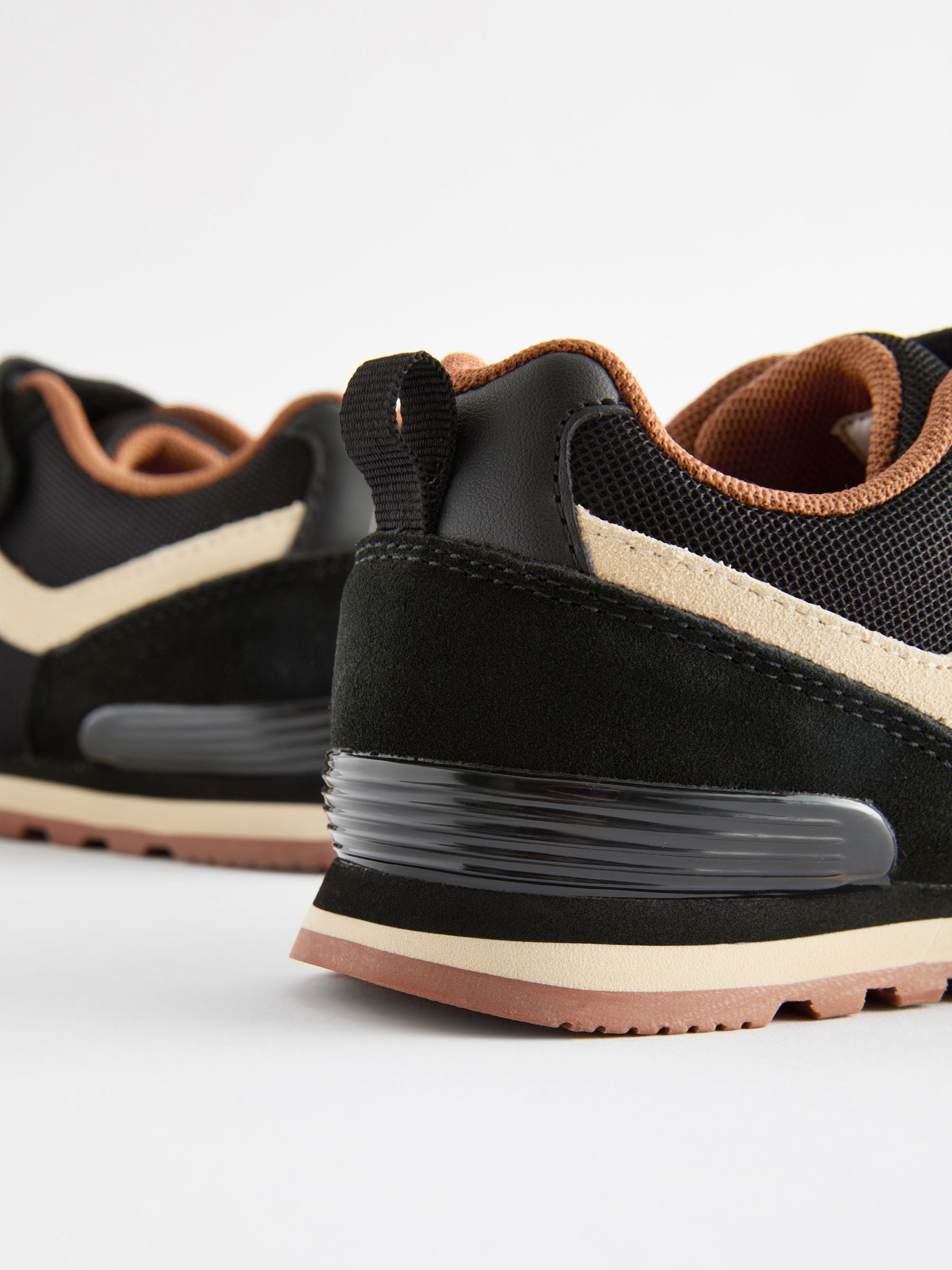 Zwart - Sneakers met één bandje en elastische veters
