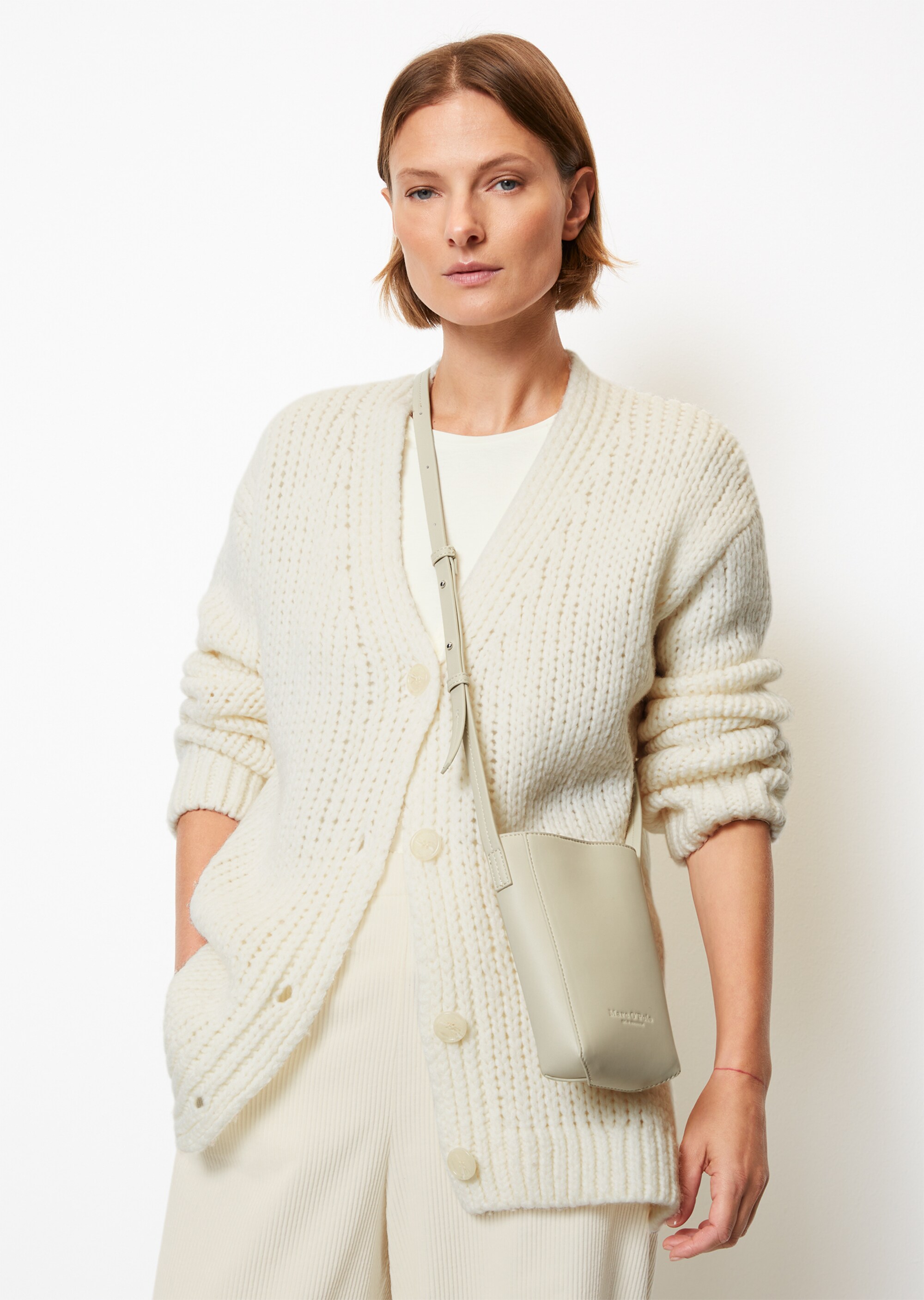 Smartphone-Tasche aus einer Lederalternative aus recyceltem Polyester