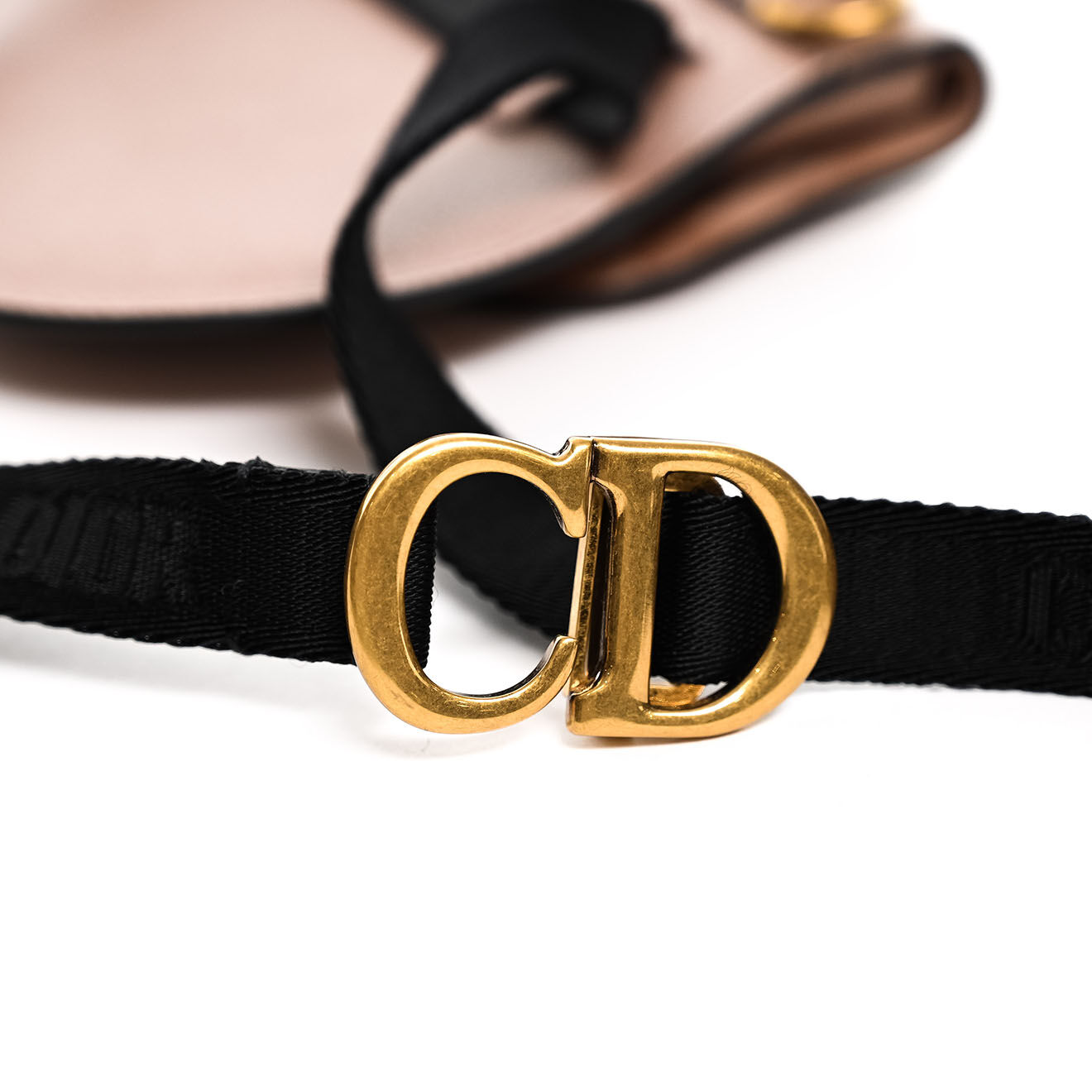 Dior Sac ceinture Saddle en Cuir rose - Neuf avec étiquette - L.19 cm