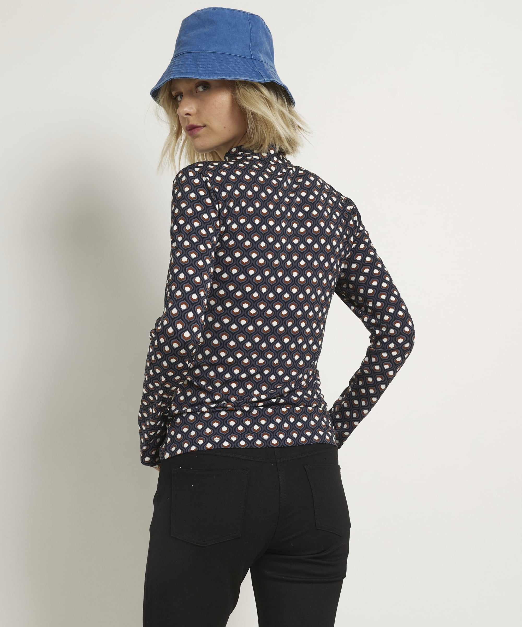 getailleerde top met print
