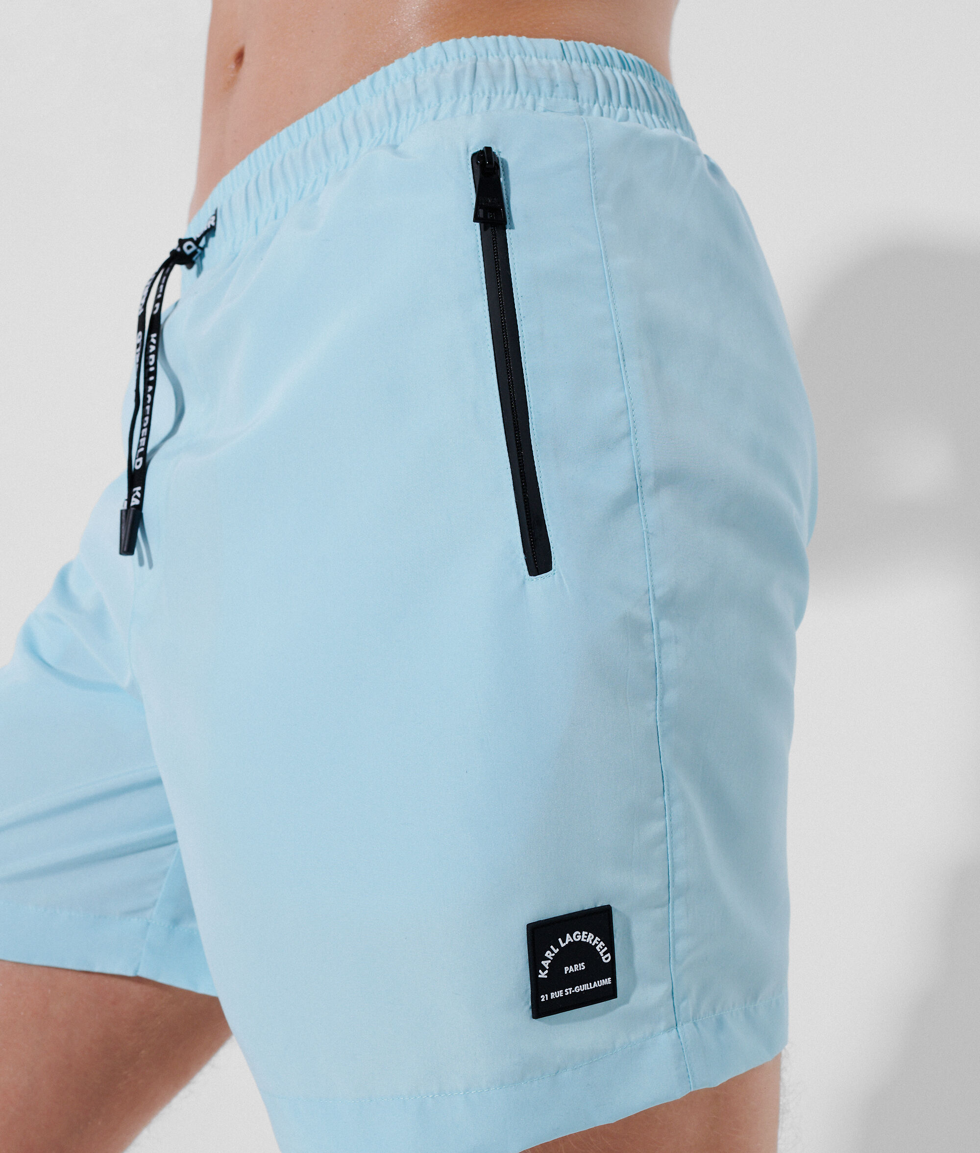 SHORT DE SURF AVEC LOGO KARL EN DIAGONALE TON SUR TON RUE ST-GUILLAUME