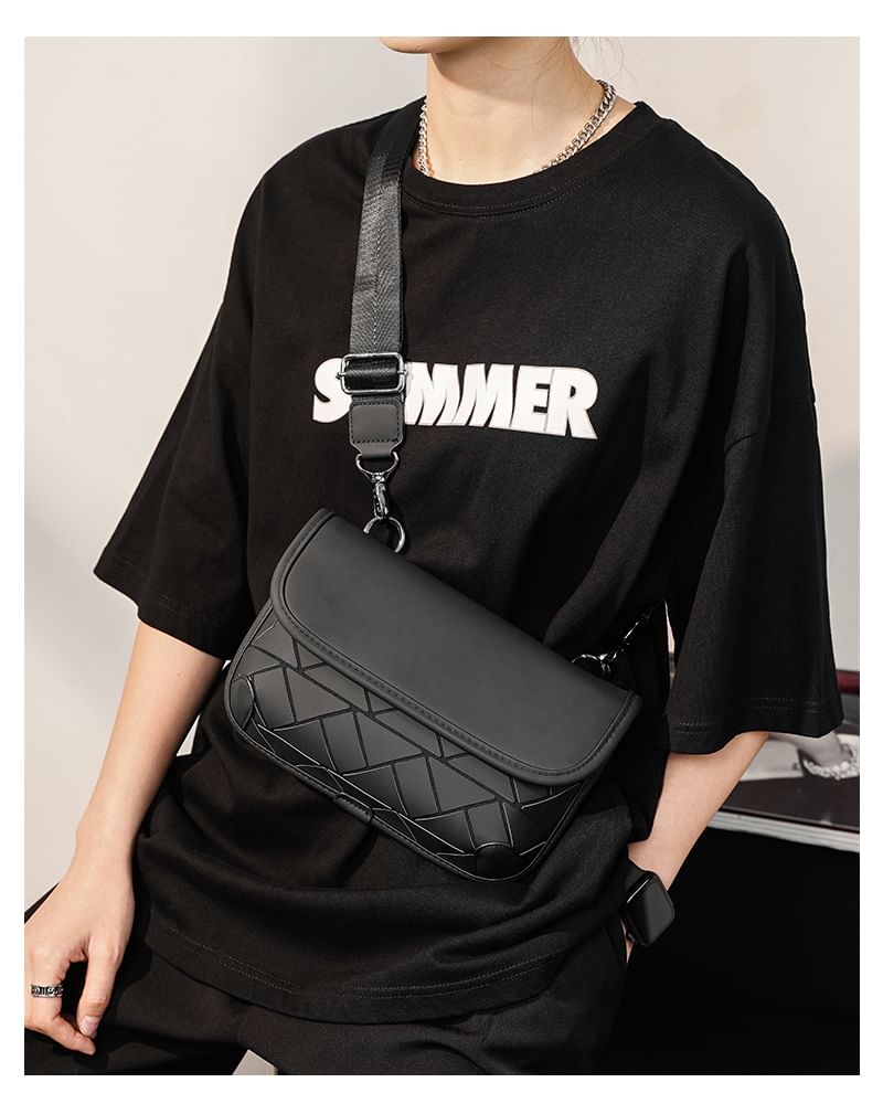 BagBuzz - Crossbodytas met driehoekmotief en klep
