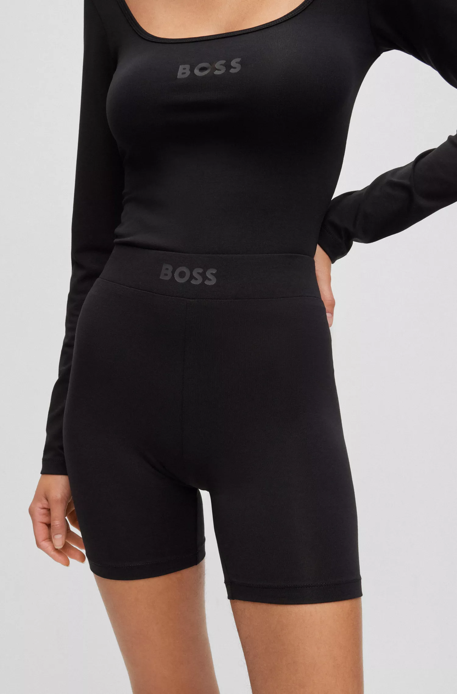 Shorts de pijama BOSS com cós preto com logo, em malha elástica.