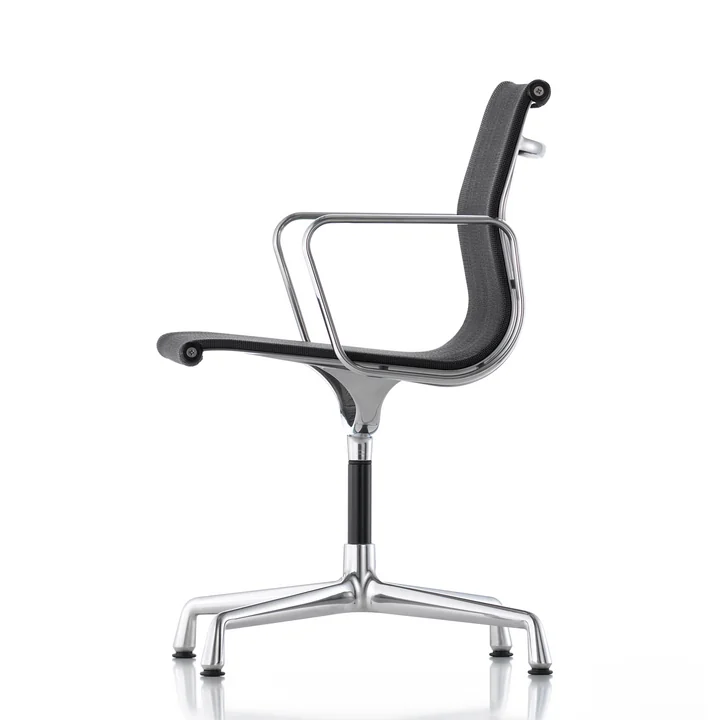 Vitra - EA 104 Drehstuhl beschichtet tiefschwarz mit Armlehnen, drehbar, Hopsack nero (Filzgleiter)