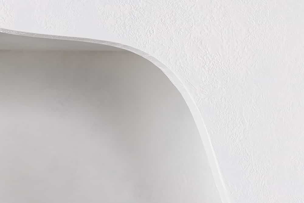Abstraktes Regal ART AMBIENTE 180cm weiß Beton strukturiert Standregal