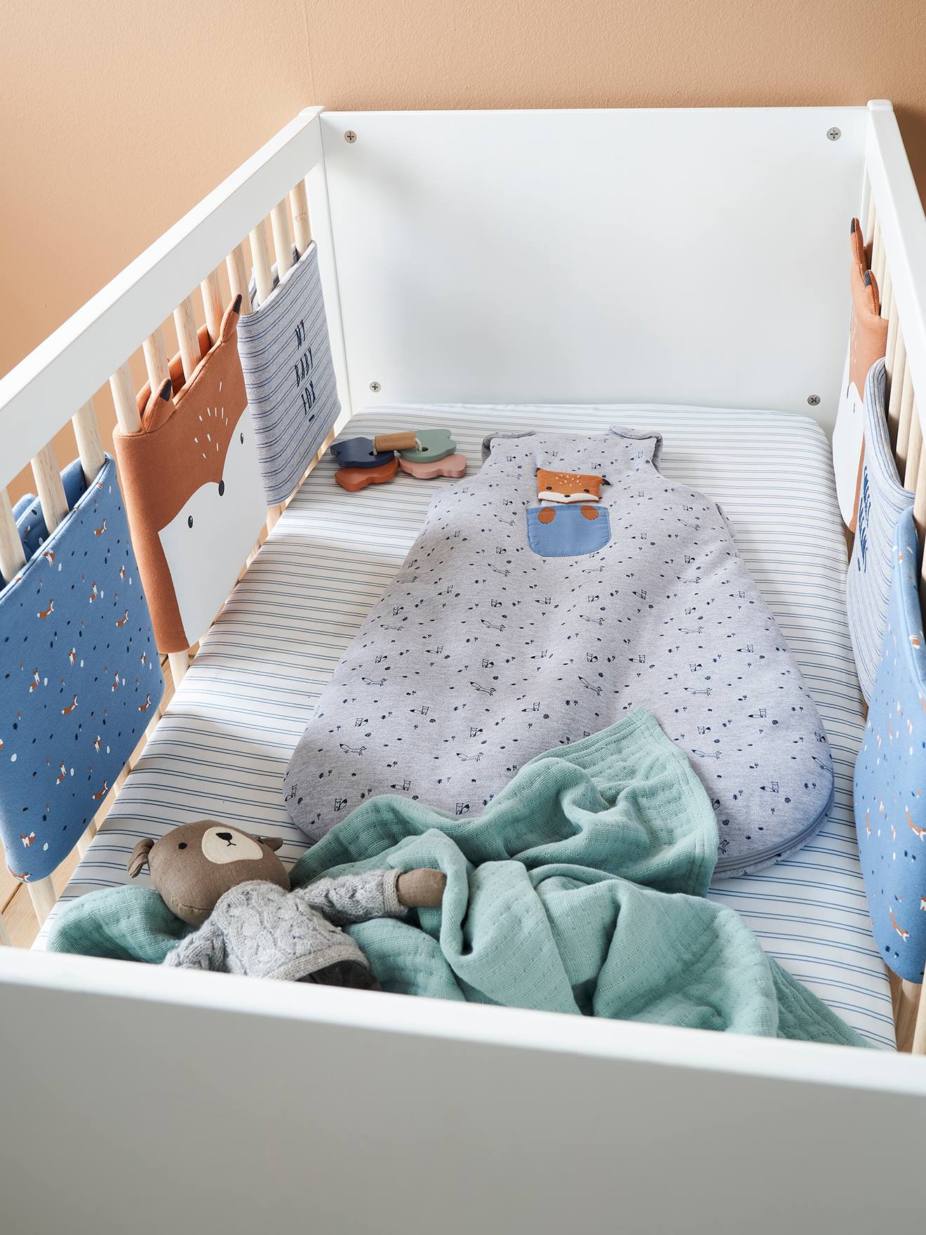 Protetor de berço Baby Fox azul médio liso com estampas