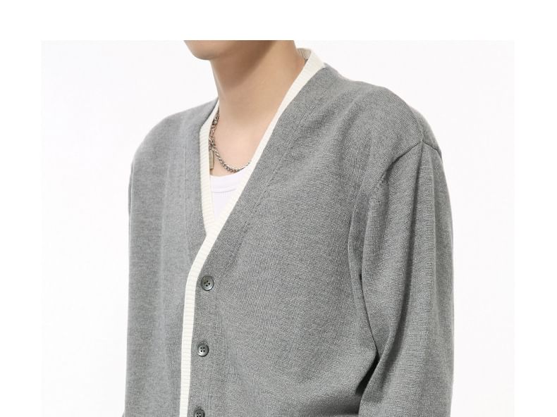 FAERIS - V-hals vest met contrasterende rand