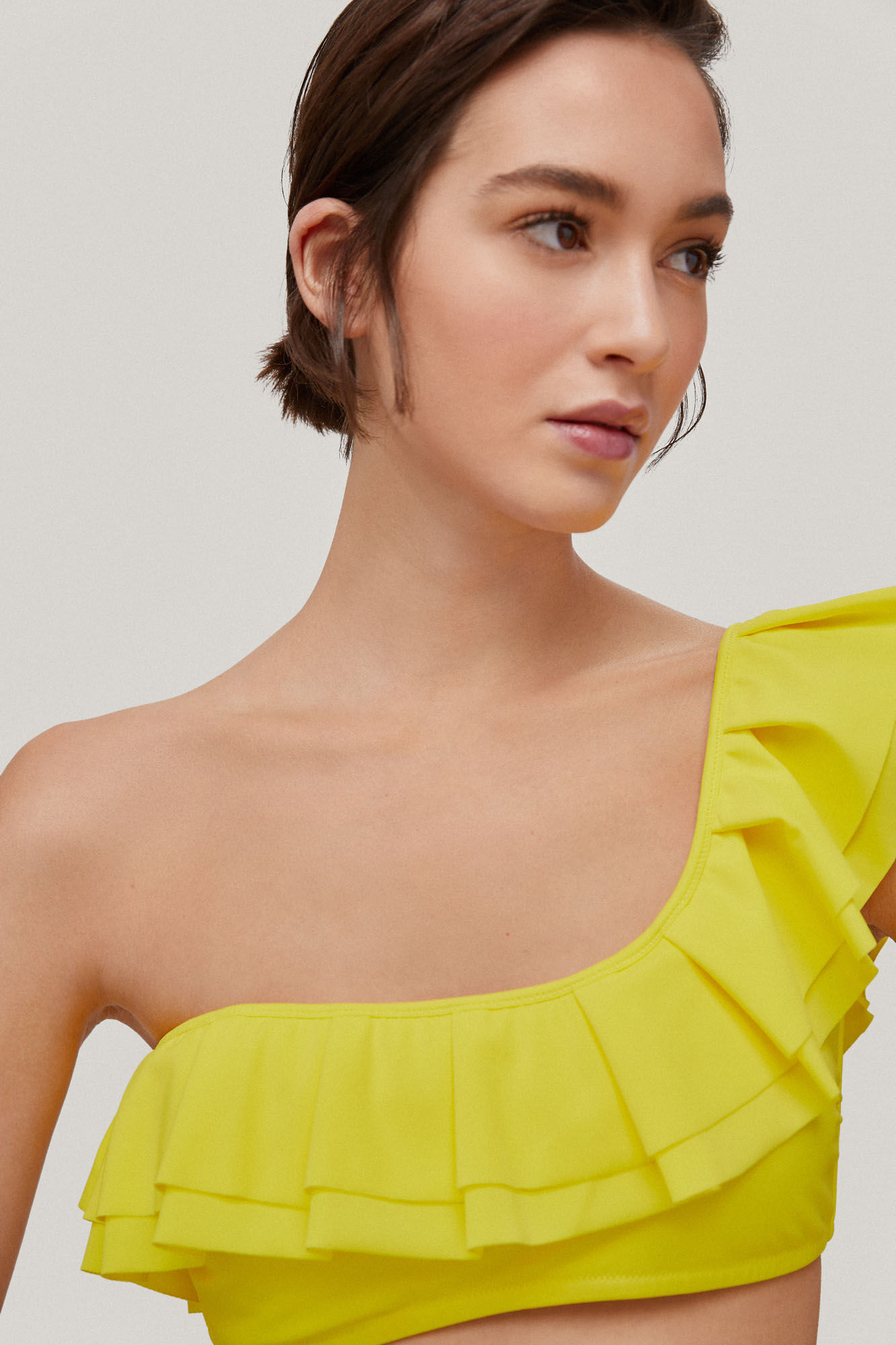 Top de biquíni assimétrico com babados - Amarelo
