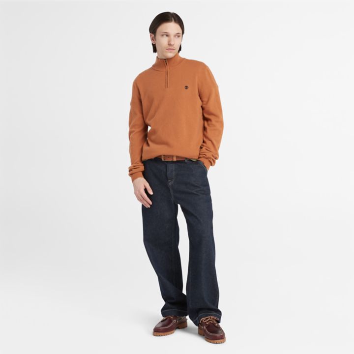 Suéter masculino Cohas Brook com zíper no pescoço, na cor marrom.