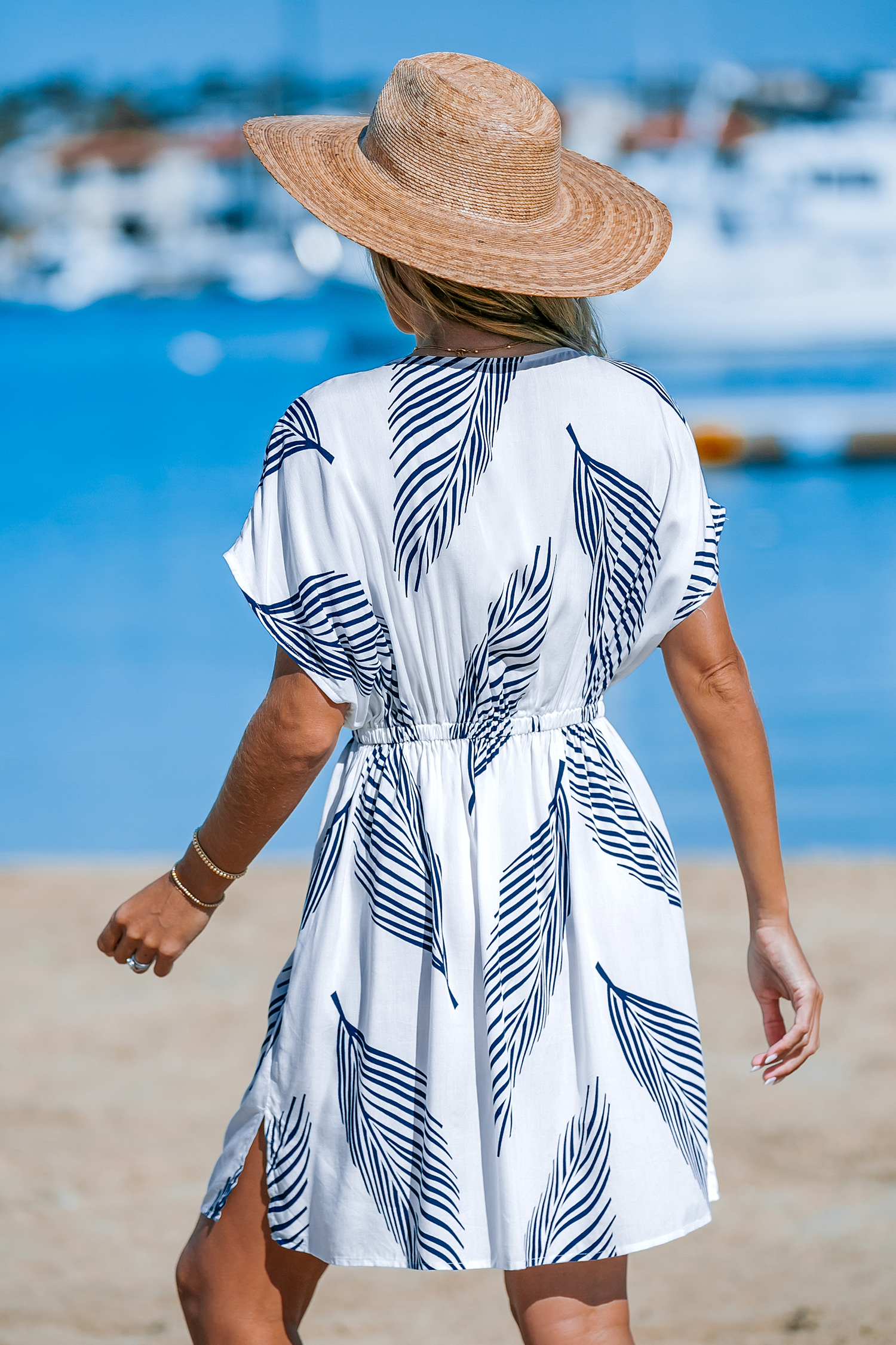 Robe cover up mini à manches dolman avec feuilles de palmier