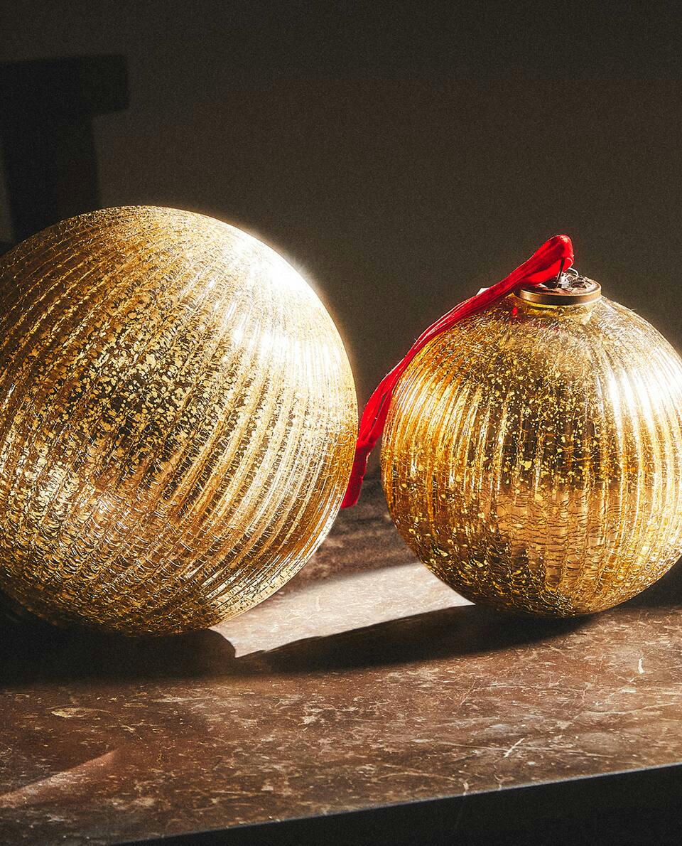 Enfeite de Natal listrado com laço