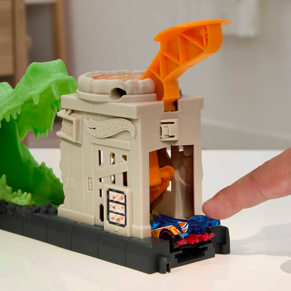 Hot Wheels City Looping krokodil in de aanval speelset