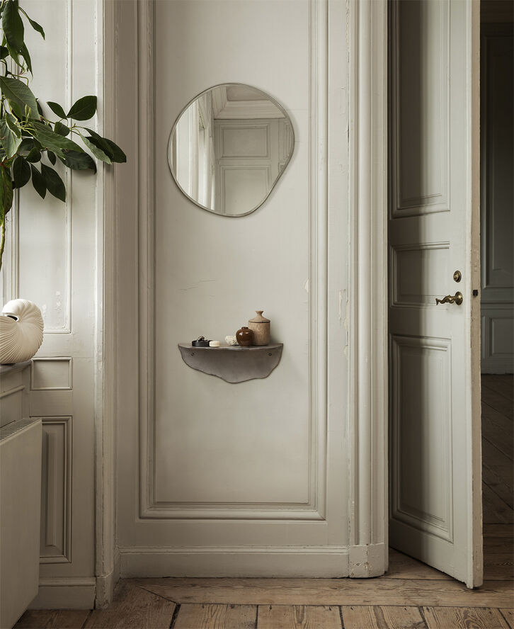ferm LIVING Pond Mirror - Small - Dark chrome Grå