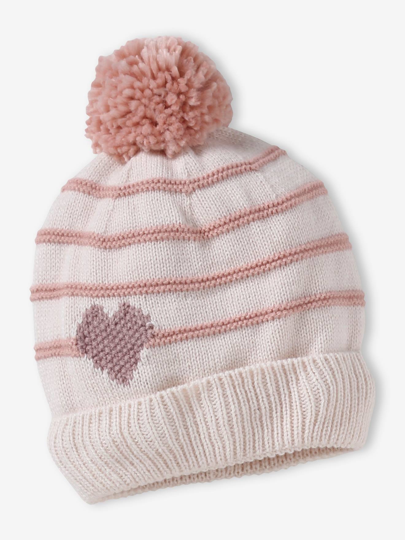 Look feminino: gorro + cachecol tubular + luvas listradas/com estampa de coração