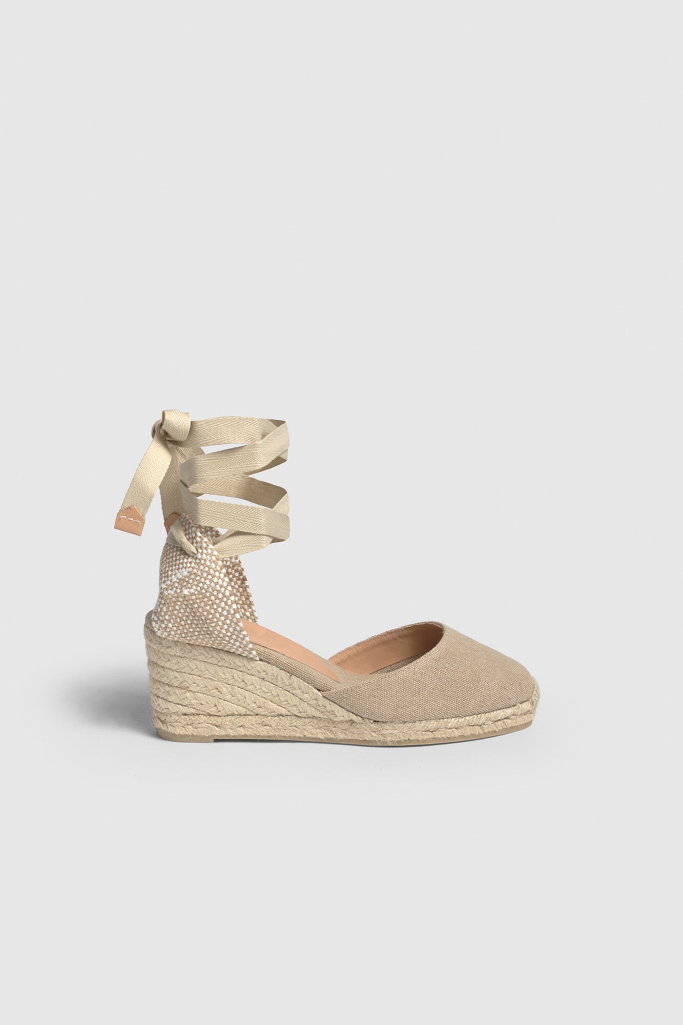 Chinelo com plataforma. Lona fofa - Areia.