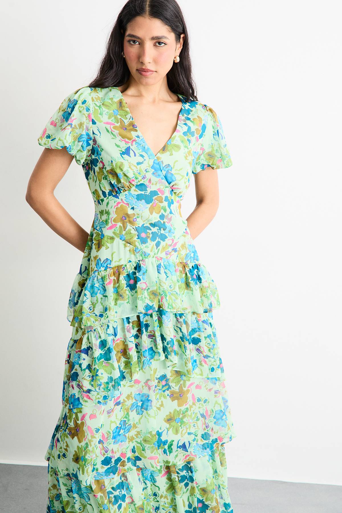 Warehouse Robe Midi Étagée à Taille Basse Florale avec Manches Bouffantes