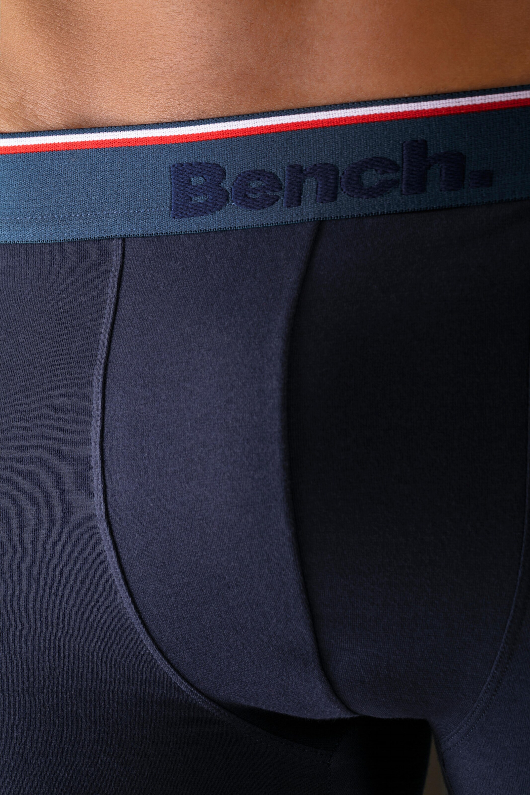 Bench. Boxer in rot, blau, anthrazit, schwarz