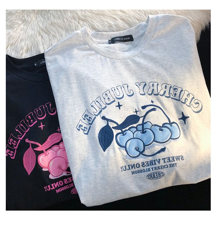 Rosesand - Koppels bijpassende korte mouwen T-shirt met kersen- en letterprint, losvallend