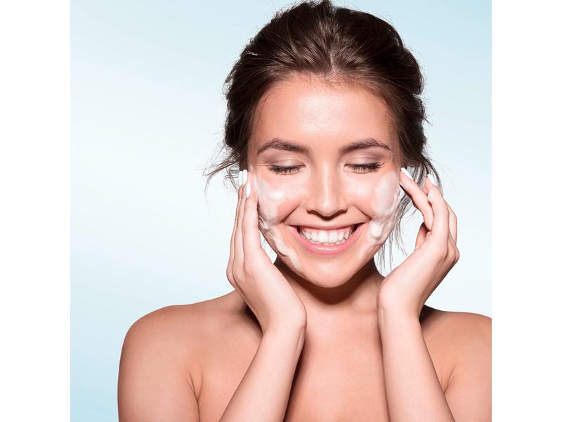 Neutrogena Reinigungsgel Hydro Boost Aqua 200 ml Leichte Gesichtsreinigung mit Hyaluronsäure und BarrierCare-Technologie