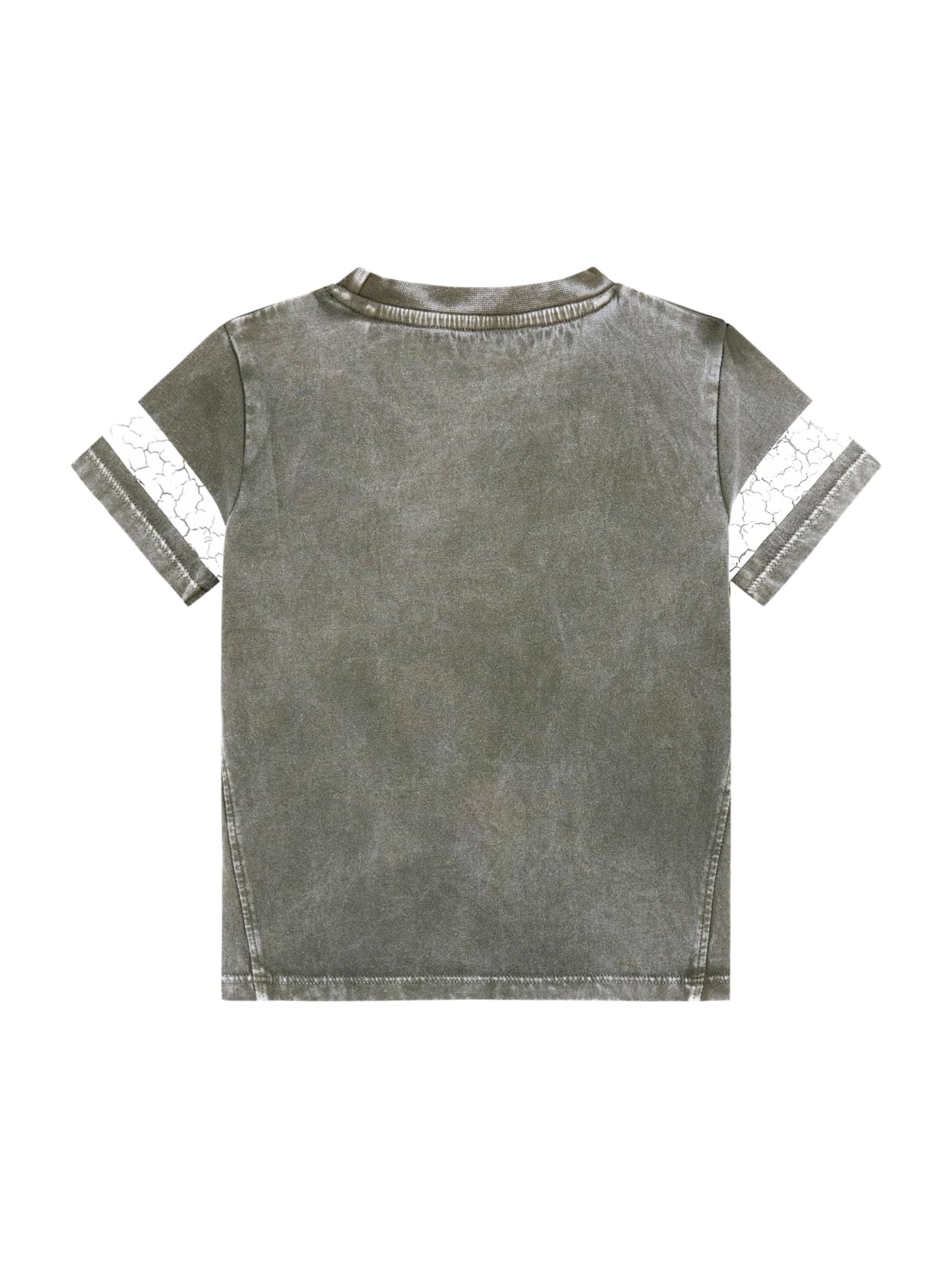Camiseta com logo quadrado
