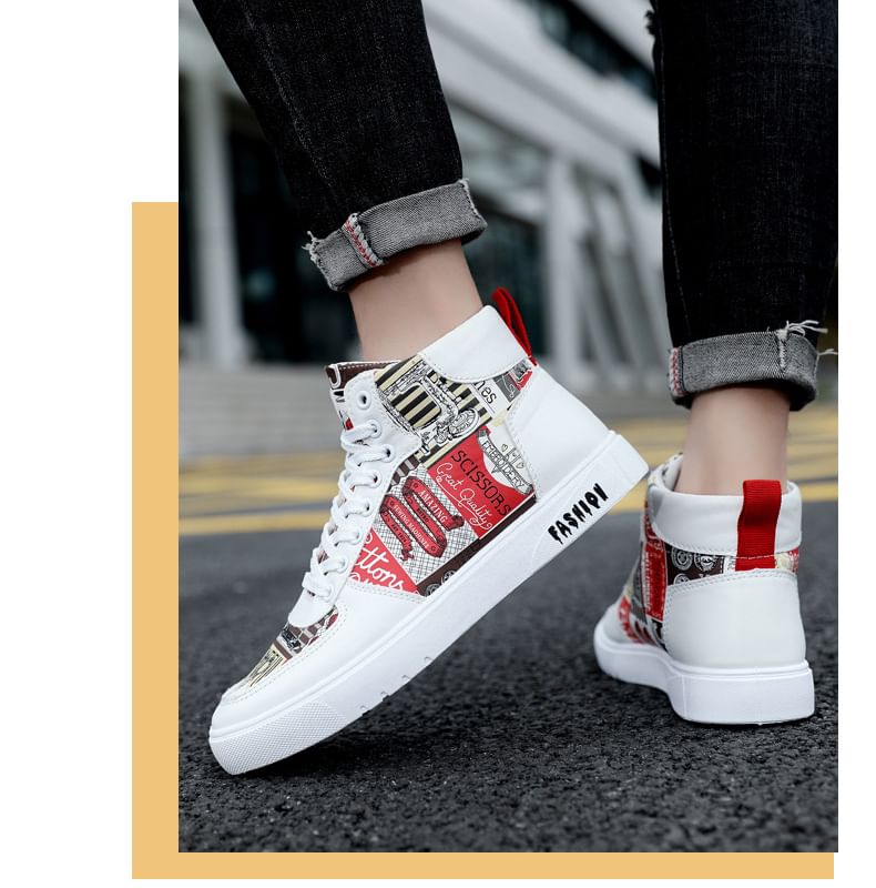 Tanzanite - Hoge sneakers van imitatieleer met vetersluiting en letterprint