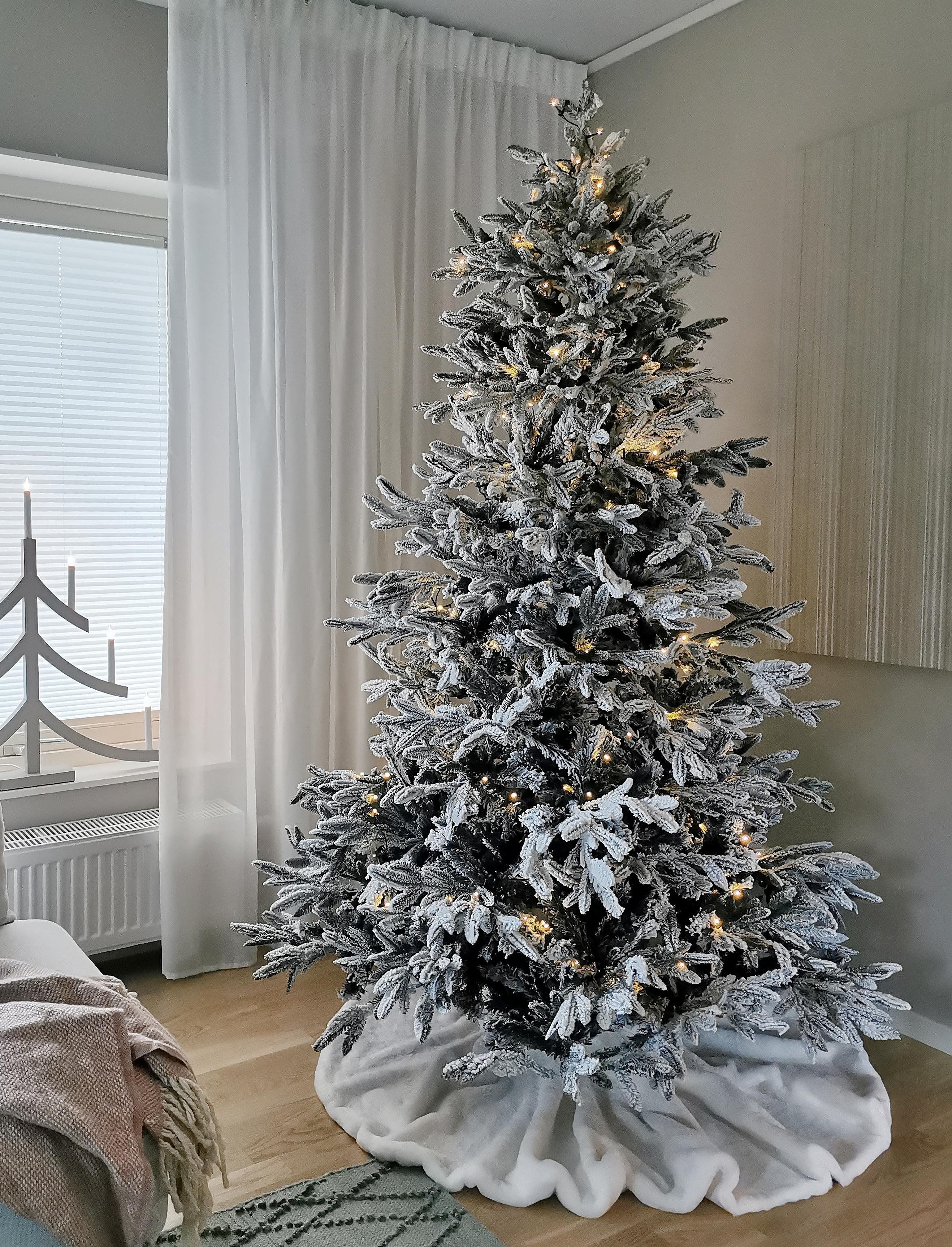 Besneeuwde kunstkerstboom BASSIE 210 cm Wit