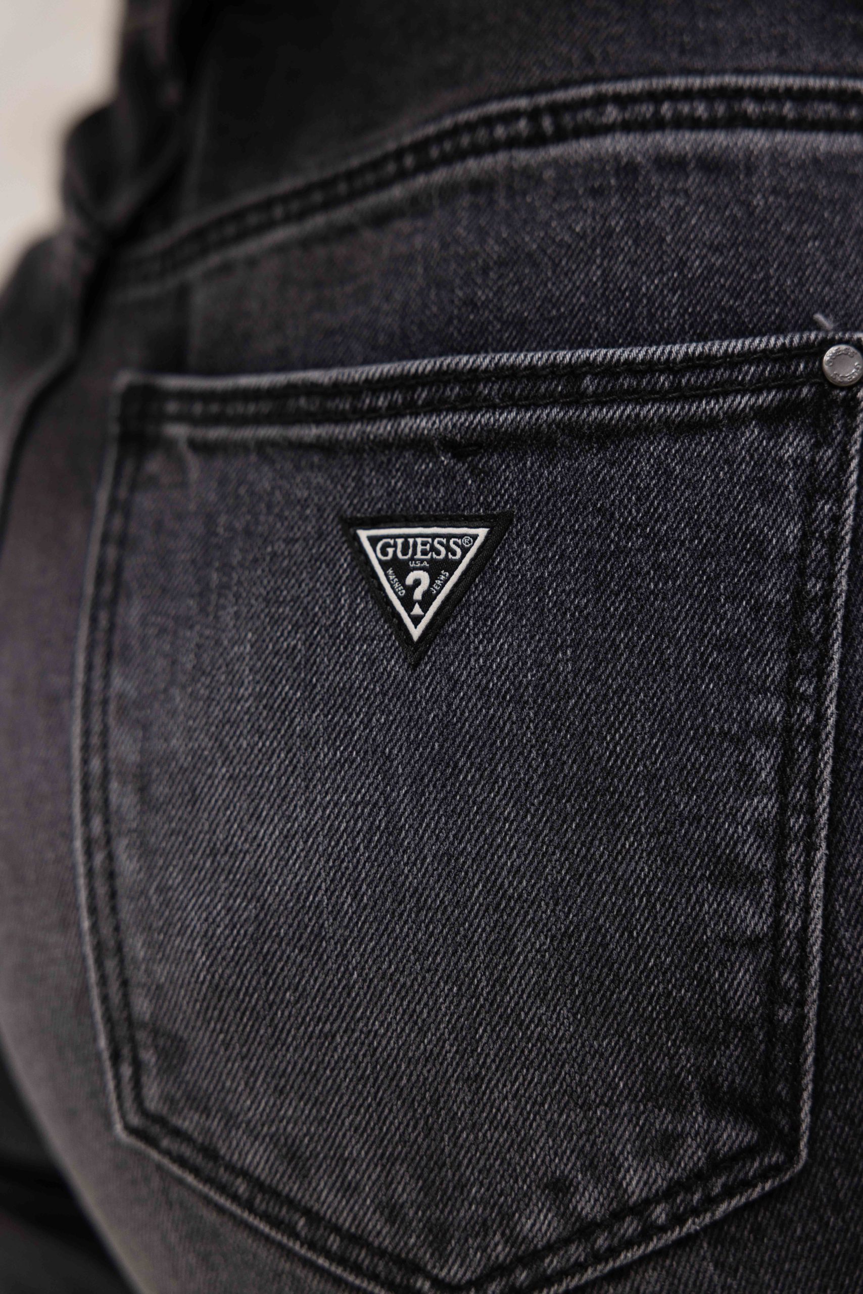 Guess High Raise Mom Jeans Dames Donkergrijs