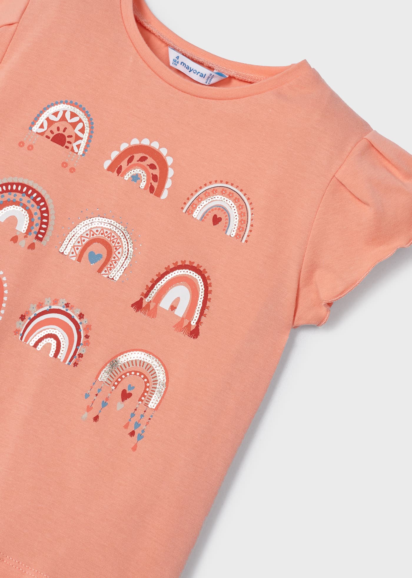 Camiseta de manga curta para meninas, feita de algodão sustentável.