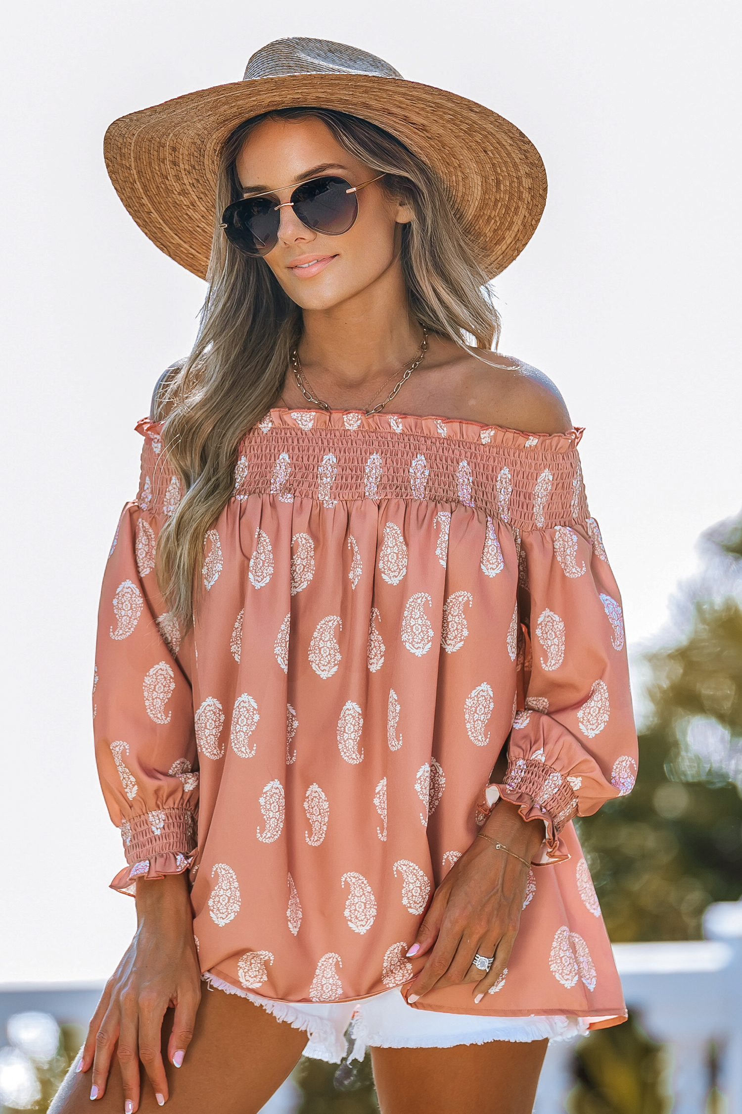 Blouse à manches bouffantes et épaules dénudées paisley