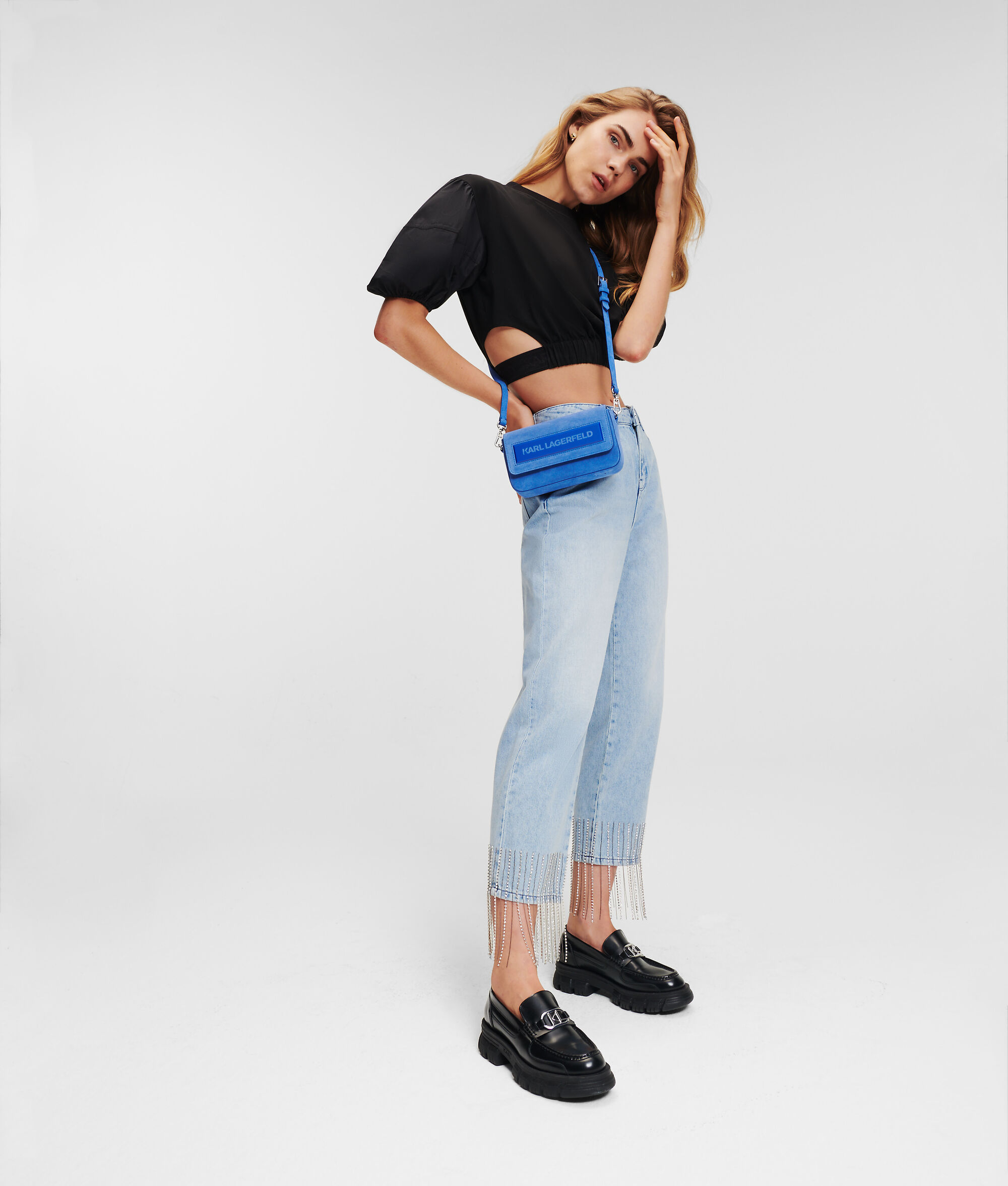 T-SHIRT À MANCHES BOUFFANTES AVEC DÉCOUPE